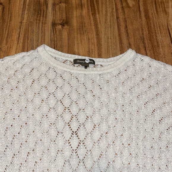 Tommy Bahama women’s medium sweater white open Knit crew basic - Picture 2 of 5